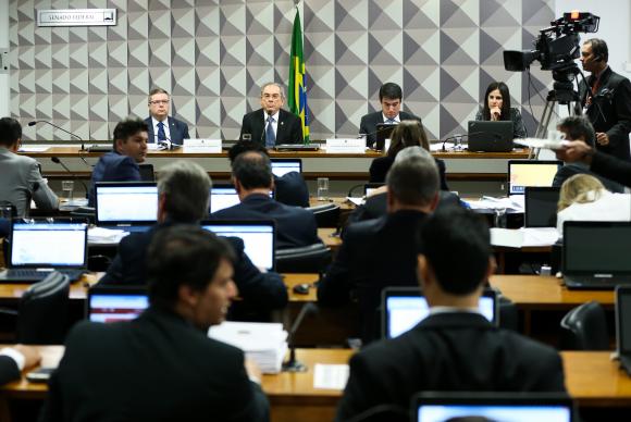 Relator pede julgamento de Dilma e diz que crise é fruto de expansão de gastos